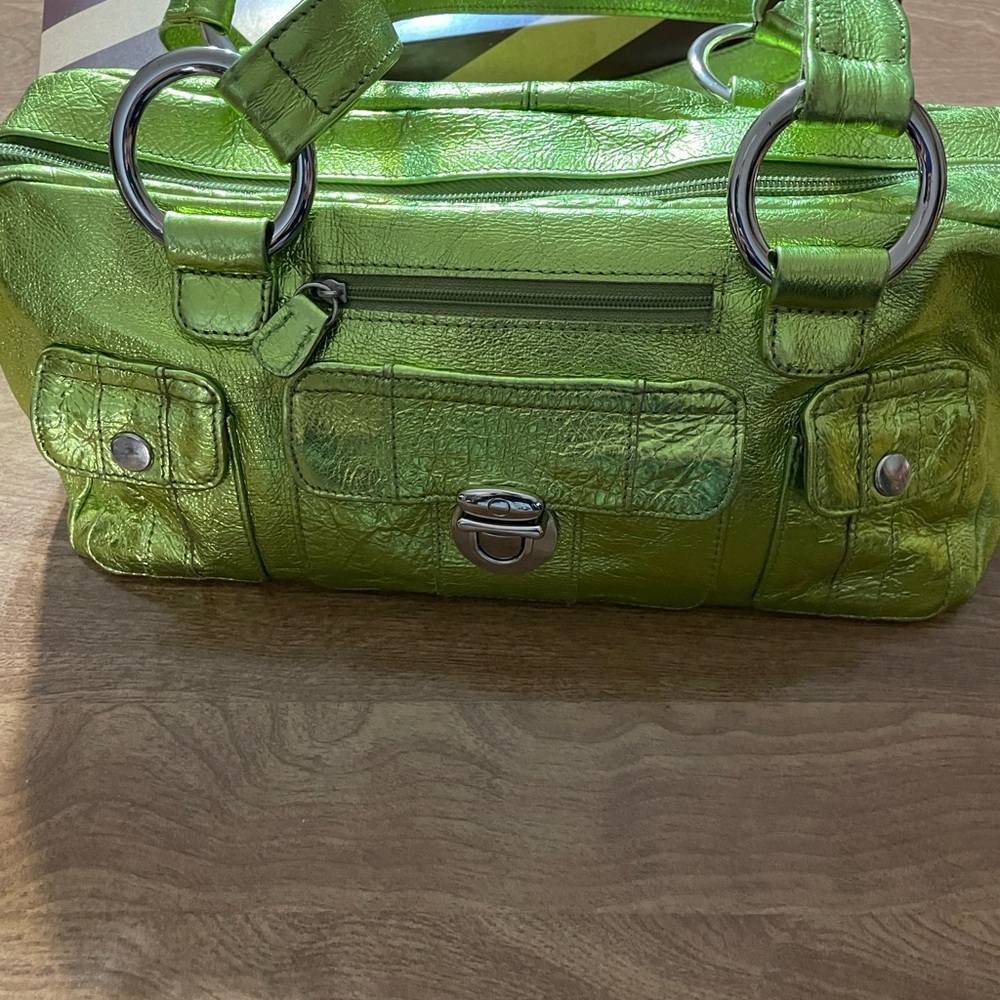 Vibrant Green Leather Shoulder Bag - Picture 2 of 9
